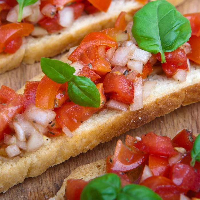 Bruschetta aux tomates avec basilic frais