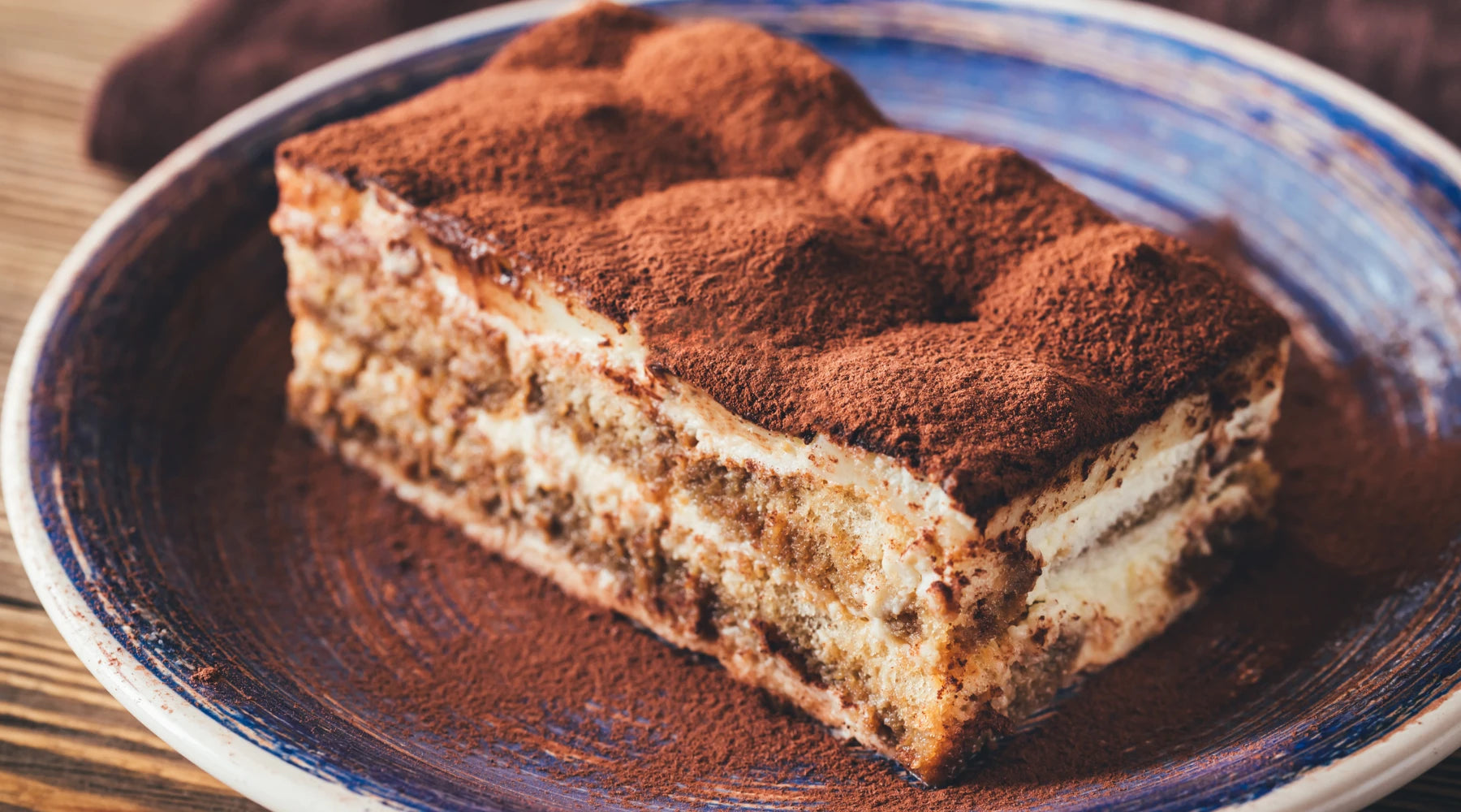 Tiramisu au café maison avec cacao saupoudré