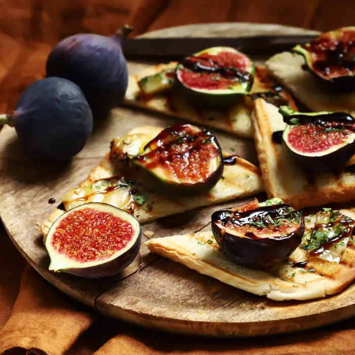 Tartines grillées aux figues fraîches nappées de réduction de vinaigre balsamique