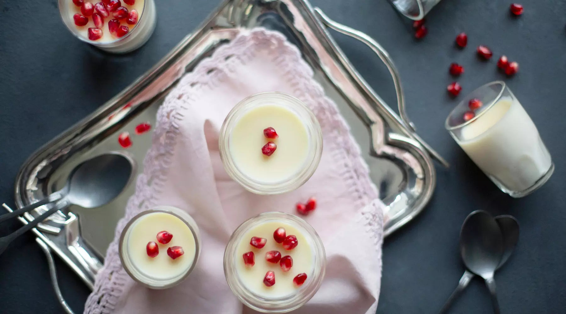 PANNA COTTA AU CHOCOLAT BLANC ET GRENADE : UNE RECETTE POUR CÉLÉBRER PÂQUES