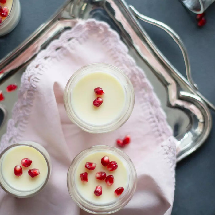 PANNA COTTA AU CHOCOLAT BLANC ET GRENADE : UNE RECETTE POUR CÉLÉBRER PÂQUES