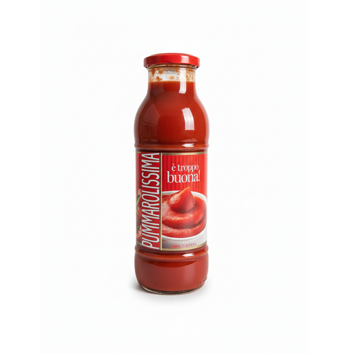 Bouteille en verre à col étroit avec couvercle rouge vissé contenant la passata di pomodoro Pummarolissima, sauce tomate rouge vif 100% italienne — étiquette rouge avec bol de purée de tomates onctueuse sur fond blanc