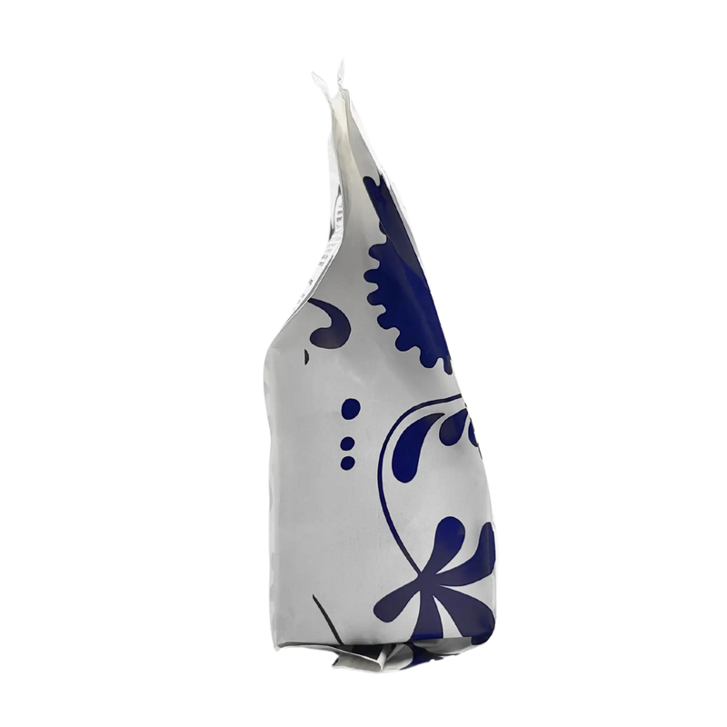 Design de l'emballage des Chocolats au Cœur d'Amarena Fabbri Maxtris 150g avec un motif floral bleu.