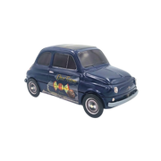 Miniature de Fiat 500 en bleu, accompagnée de chocolats italiens.