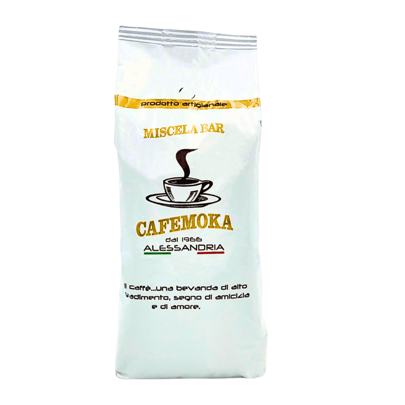 Paquet de café en grains Café Bar Artisanal Alessandria CafeMoka 1 kg avec illustration de tasse de café, mettant en valeur l’héritage italien.