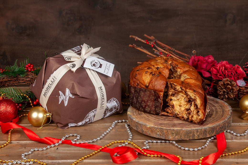 Panettone Morelli au ponce livournais, entier dans son emballage et tranché