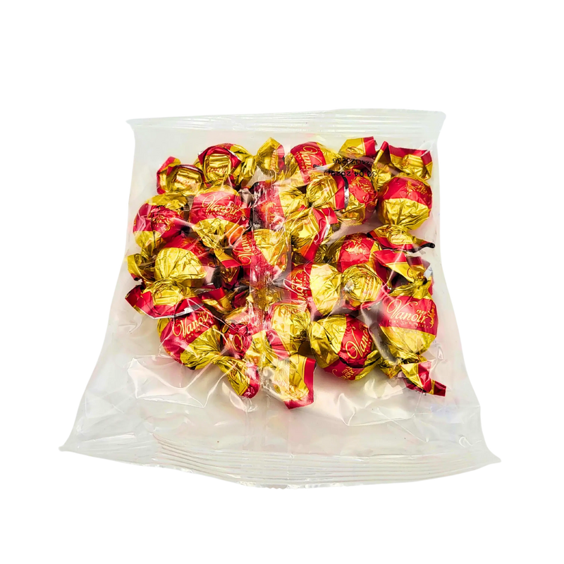 Chocolats emballés individuellement en rouge et or, inclus dans la maquette Fiat 500 Gran Turismo.