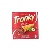 Boîte de Tronky Ferrero Nocciola 90 g, gaufrettes au chocolat garnies d’une onctueuse crème aux noisettes.