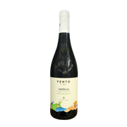 Bouteille de vin blanc Vento di Mare Inzolia Terre Siciliane IGP, 75cl, avec étiquette colorée.