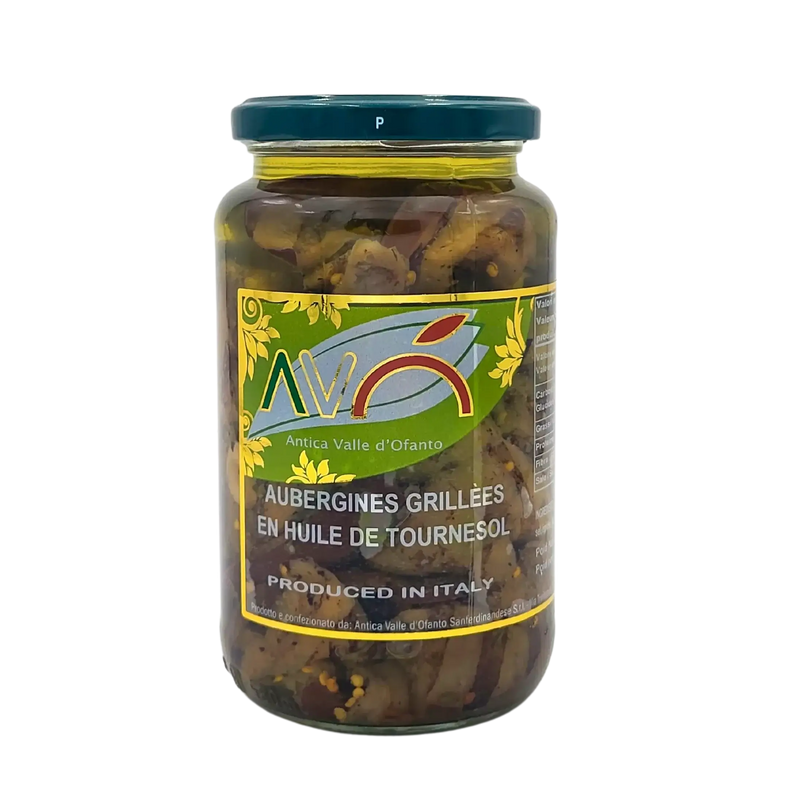 Pot de 550 g d’aubergines grillées en huile, produit par Antica Valle d'Ofanto, avec des morceaux d'aubergines marinées et des épices visibles.