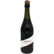 Bouteille de Lambrusco Emilia Rosso Amabile, vin rouge pétillant italien de 750 ml, vue de face avec bouchon – l’authenticité du Lambrusco Emilia dans toute sa finesse.