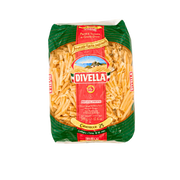 Pâtes courtes italiennes Caserecce de la marque Divella en paquet de 500g, fabriquées à base de semoule de blé dur de qualité supérieure. Emballage montrant le logo Divella, la mention ‘Formato tipico regionale’ et le temps de cuisson de 8 à 10 minutes.