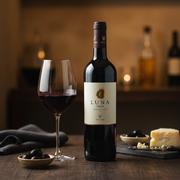 Vin Rouge Sicilien Syrah Vaccaro – Luna Terre Siciliane IGT (75 cl) - en situation d'usage