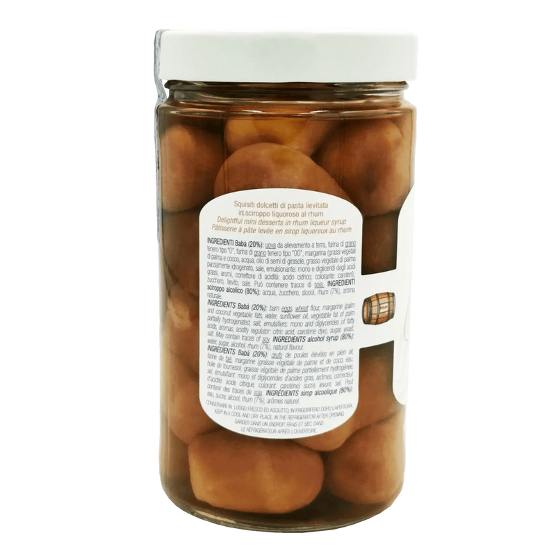 Baba au Rhum, dessert artisanal italien au sirop de rhum, une spécialité moelleuse et gourmande.