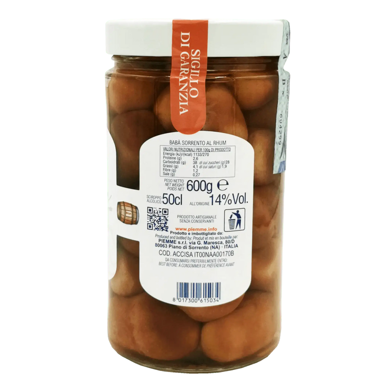 Baba au Rhum de Sorrente, délicieux dessert italien infusé au sirop de rhum aromatique, idéal pour les gourmets.