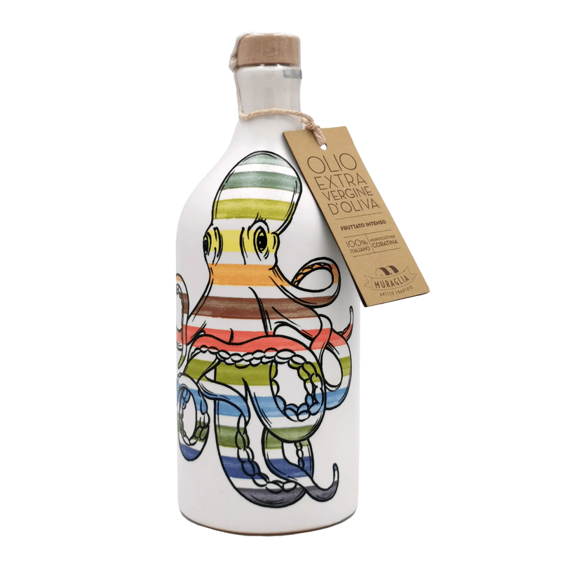 Huile d'olive extra vierge dans une bouteille en terre cuite décorée d'un poulpe, 50cl, fabriquée avec des olives Coratina pressées à froid.
