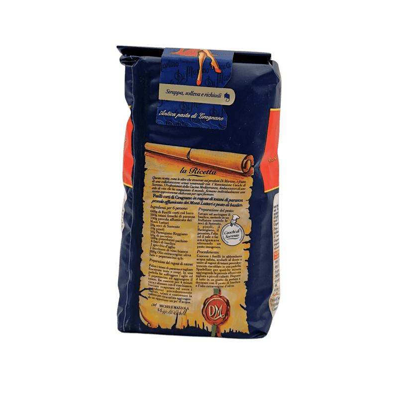 Paquet de pâtes Fusilli courtes avec trou Gragnano IGP, fabriqué en Italie par Pasta di Martino, idéal pour des recettes authentiques.